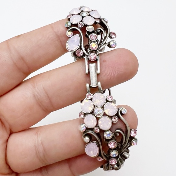 V&A Victoria & Albert Museum Signed Pink AB Crystal Floral Scroll Link Bracelet - Picture 2 of 8